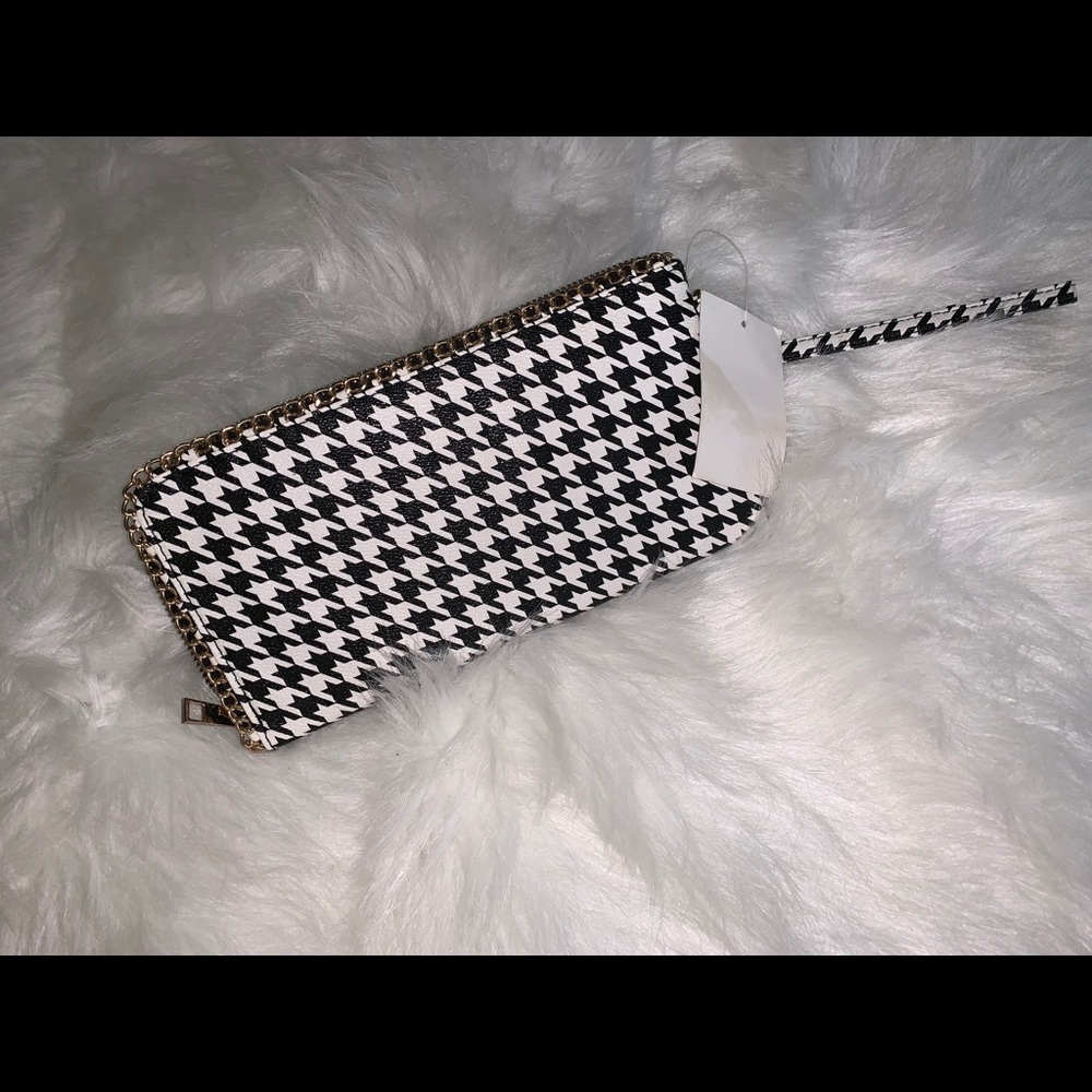 NEW 9’ inch clutch/wristlet